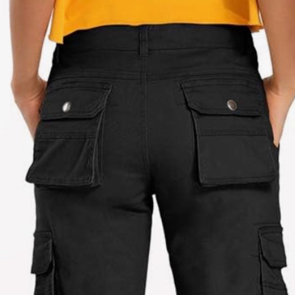 Black Cotton Bermuda Cargo Shorts | Size: 4 - Picture 3 of 16